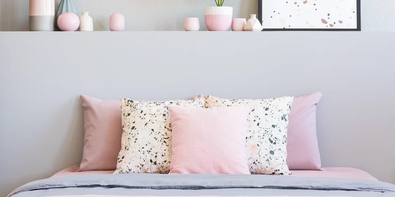 The new season brings warmer days and lighter evenings, so here are some tips for a Spring bedroom makeover!