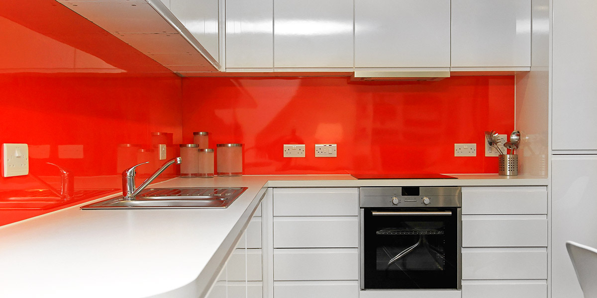 Discover why clear cast acrylic sheet is the top choice for home and business projects from splashbacks to garden features.