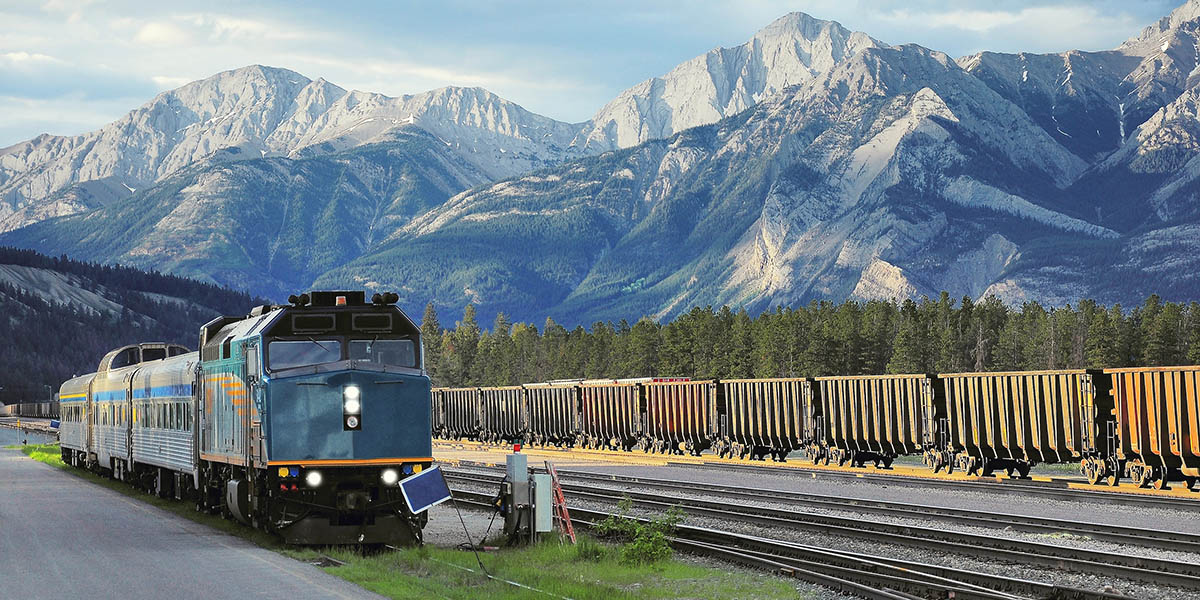 Discover the changing landscape that awaits you when you travel from the Pacific coast of Canada towards the Great Lakes and Toronto.